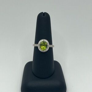 Elegant Silver and Green Gemstone Ring